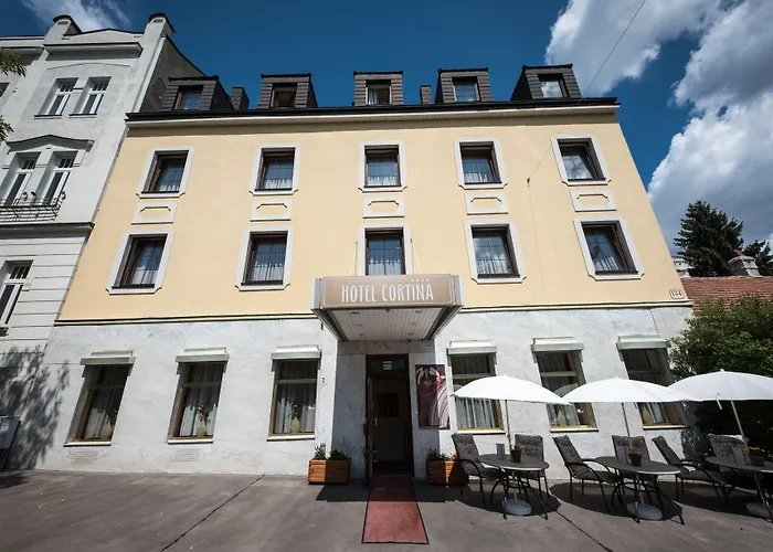 Club Cortina Hotel 4*